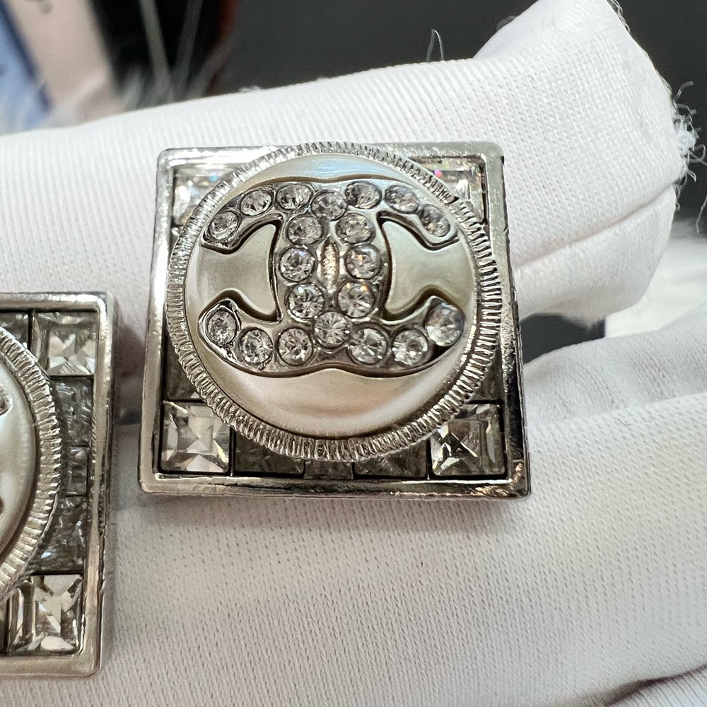 CHANEL Stud Earrings-Authentic Silver/Crystal & Pearly White(.75”x.75”x.5”) NIB - Picture 7 of 17